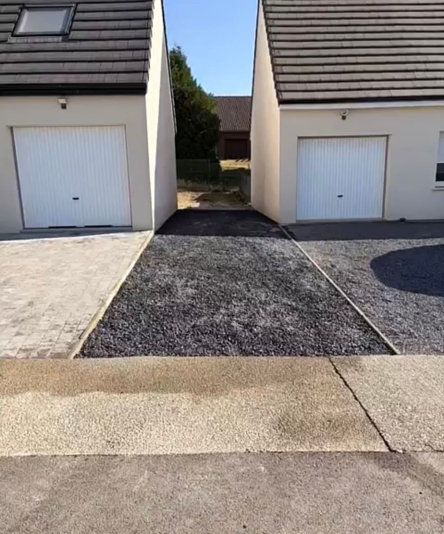 La même entrée stabilisée avec enrobé et gravier propre